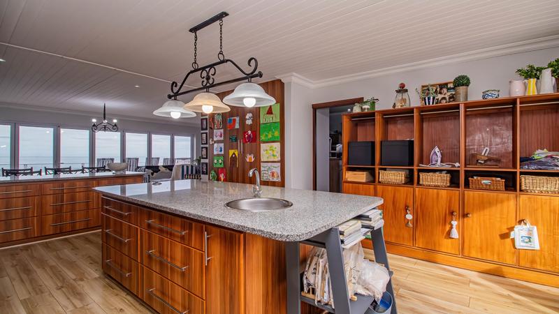 9 Bedroom Property for Sale in Outeniqua Strand Western Cape